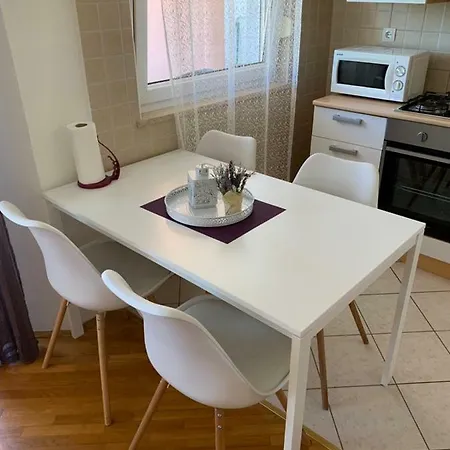 Apartment A&l *